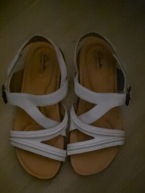 Clarks Brynn Step White Leather Sandal